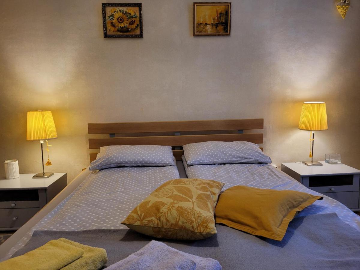 Sunflower Apartment Near Kiev Airport & Railway Station & Center City! Exteriér fotografie